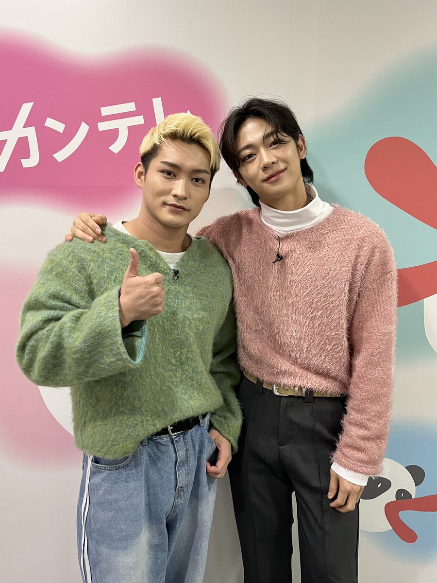 kantele's tweet photo. まもなく『#よ〜いドン！』🍵

ゲストは、番組初登場🎊
4月に東京・大阪で開催される
音楽イベント【#SMASHBEAT 3】ご出演🙌🏻

／
#ORβIT✨
#YOUNGHOON さん🐭
#TOMO さん💪🏻
＼

生出演直前のオフショットをお届け📸

となりの人間国宝さんは、
大阪・江坂駅をぶら〜り🚶🏻‍♂️

お楽しみに☀️

#カンテレ https://t.co/GLYI0RbS5v