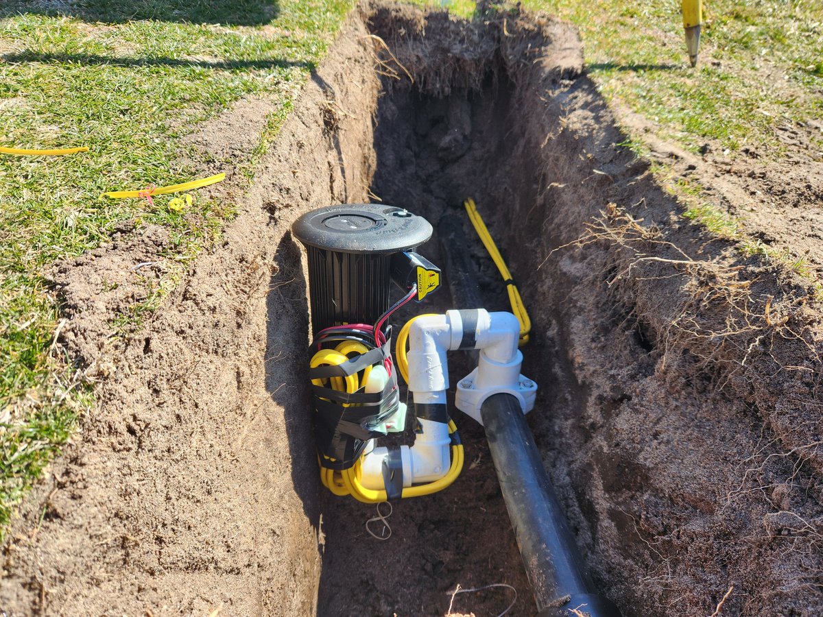 ahuffy1973's tweet image. Head install by @PearsonGolf @DarylPearson4 is in full swing 5 holes plus done.  Couldn't be more pleased with the work being done.  @jamiechambers81 @RainBirdGolf