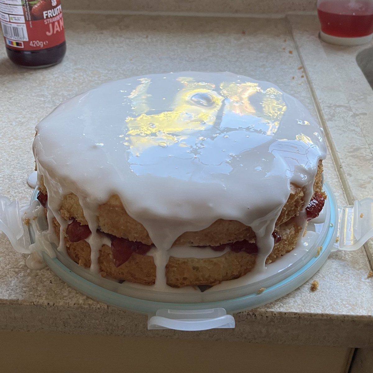 Rei_ndrops's tweet photo. Bf asked for a RuneScape cake for his birthday and I provided ✨an attempt✨ @Jonadwyn https://t.co/gbLTbYFScp