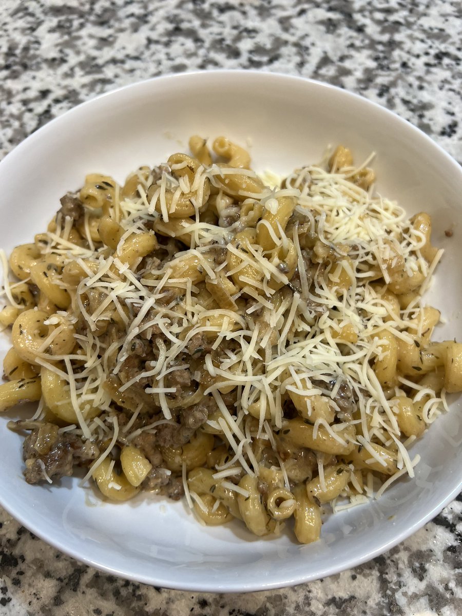 BleedBlue1986's tweet photo. Exhausted. But I was hungry.
I still have Box 2, Meal 3 items. I just didn’t have the time or patience later last week.
#EveryPlate Box 3, Meal 1: French Onion Beef Cavatappi w/ Monterey Jack Cheese https://t.co/fEbu7wX5h4