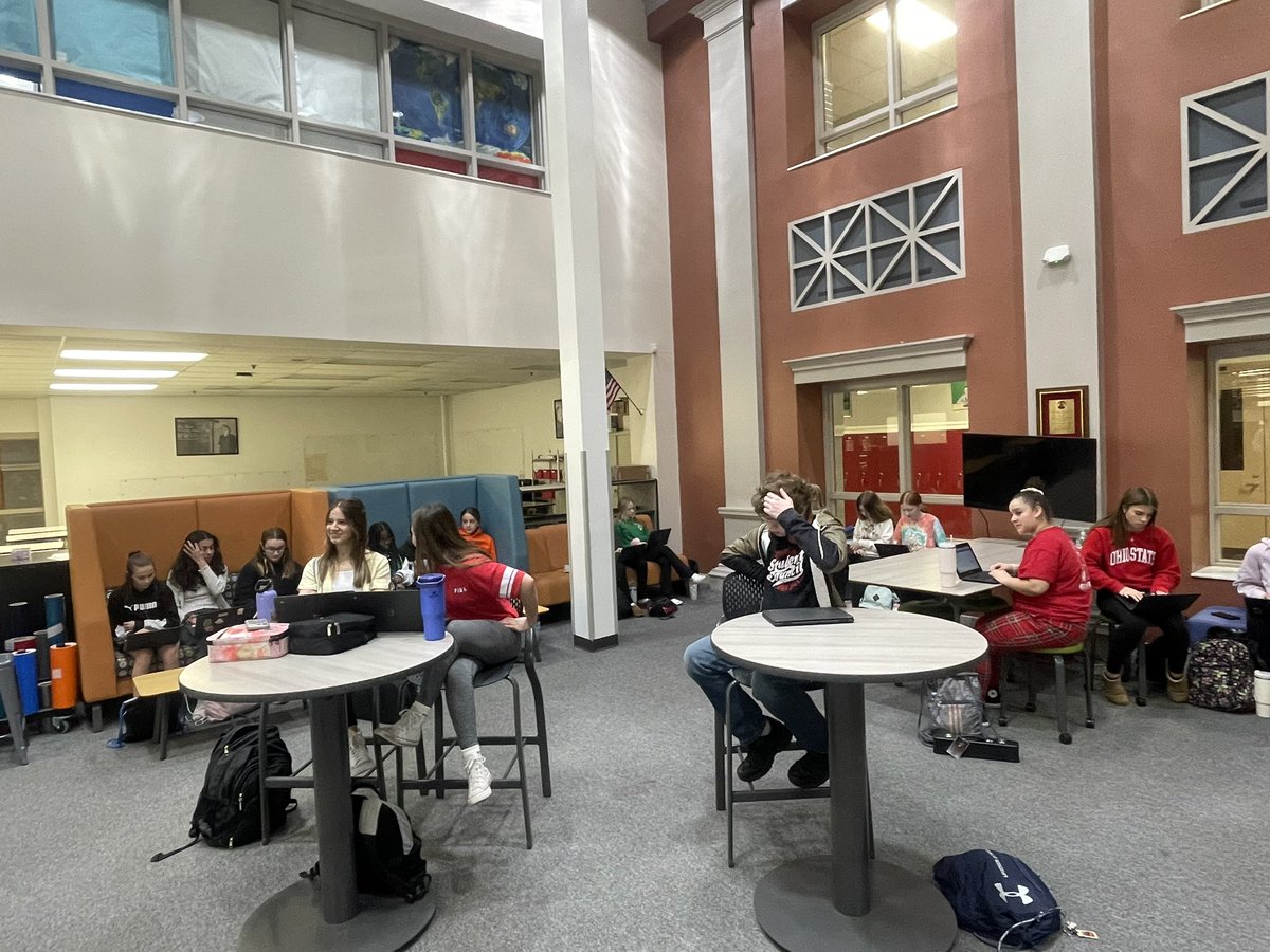 SThomasMMS's tweet photo. MMS Student Council morning session today! #wearememorial https://t.co/PPMy4NlZdR