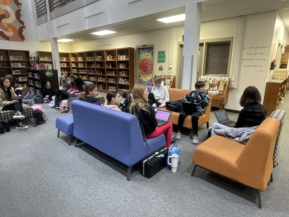 SThomasMMS's tweet photo. MMS Student Council morning session today! #wearememorial https://t.co/PPMy4NlZdR