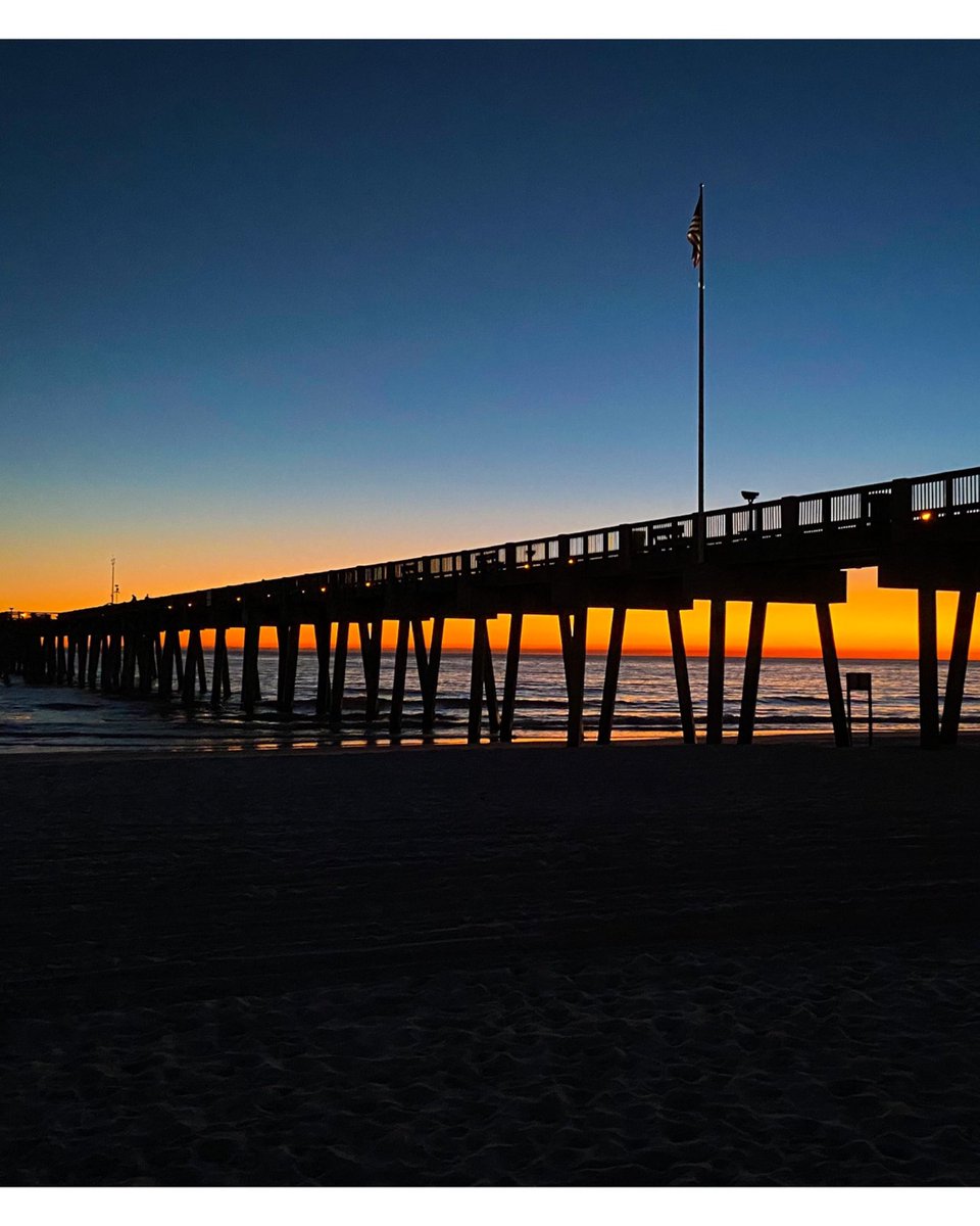 DConway511's tweet photo. Ohio weather is like a box of chocolates 🍫
Florida sunsets didn’t disappoint 🌅 
•
•
•
#pcb #mypcb #panamacity #panamacitybeach #florida #gulfcoast #myfl #vibes #local #sunshine #sunny #sunset #palmtrees #streetphotography #travel #travelphotography #teamcanon #conwayphotolab https://t.co/YonUvKG3V2