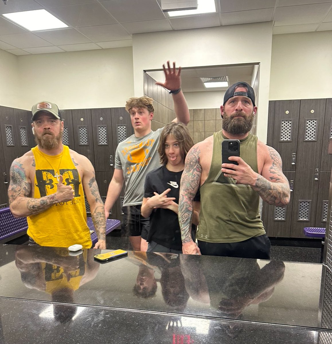 TheJoeyLynch20's tweet photo. Good little shoulder pump with the boys on this beautiful Wednesday night!!
#LFG
#KOTM
#MobUp https://t.co/o1y7BC34VC
