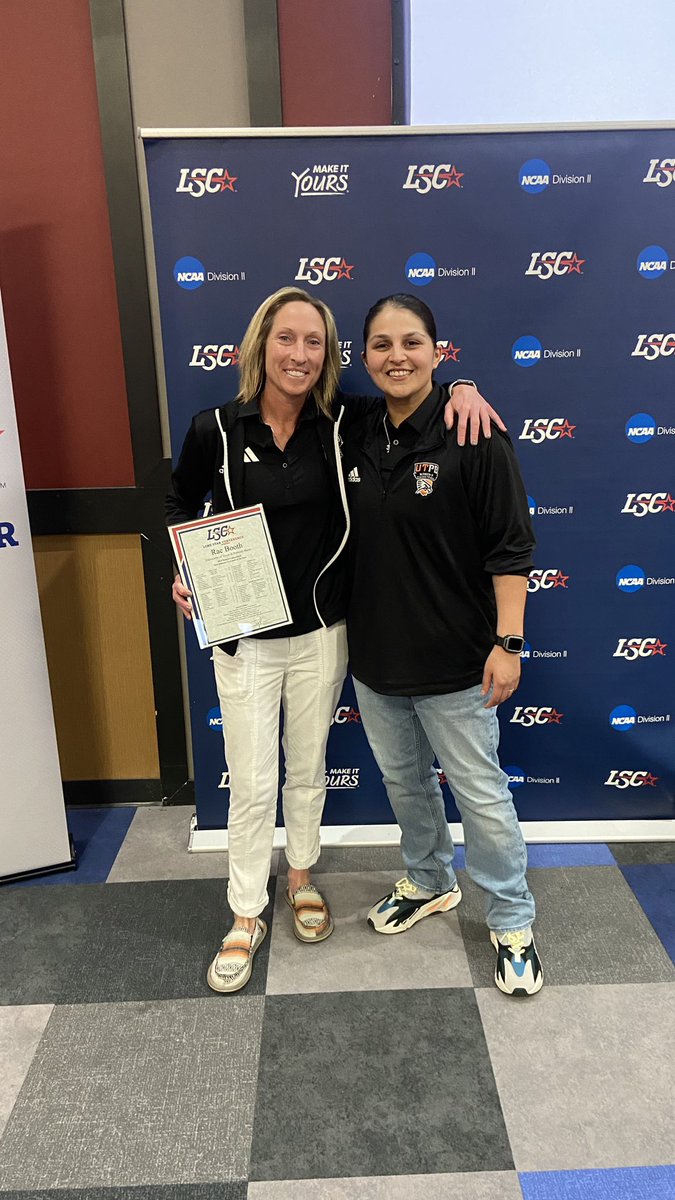 CoachTorres_1's tweet photo. Co-Coach of the Year! 🧡
Very proud of you Coach Rae! https://t.co/MdxOaaUzpB