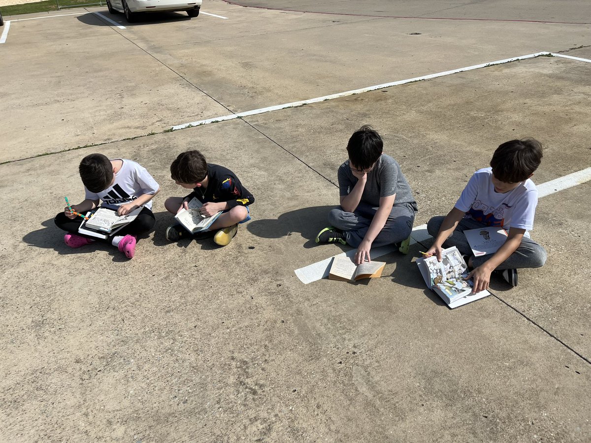 Students enjoyed the beautiful weather with a Reading Drill this week! #GESshineon