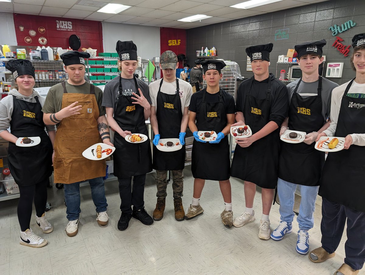 The_ChefX's tweet photo. Today was plating day! Students learned different plating techniques then practiced with Ding Dongs &amp; Twinkies. #NHSCulinary #OneChatham https://t.co/4jKbSB1YJa