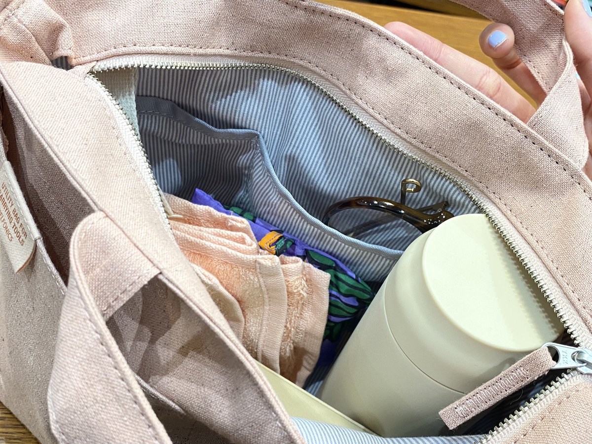 春のおすすめ「ローレル」が新登場。
FOOD TEXTILEの環境に配慮した素材を取り入れました。
直営店限定のバッグは、内側にひとつストライプ柄のポケットがついたシンプルで軽やかなトートバッグです。
＃デルフォニックス　＃フードテキスタイル