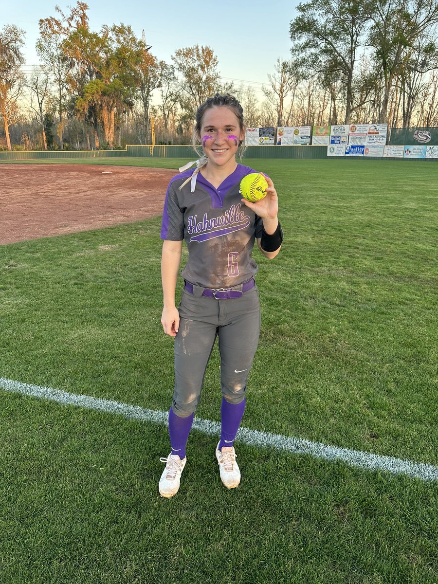 HHStigerSBall's tweet photo. Great team win by these ladies with the run rule vs Acadiana! 13-3. Congratulations to @ChaixJordyn &amp; @brazziraee on the 💣 s! The bats were hot with ZERO strikeouts!! 🙌🏼💪🏼 https://t.co/pHgQ6IPsG0