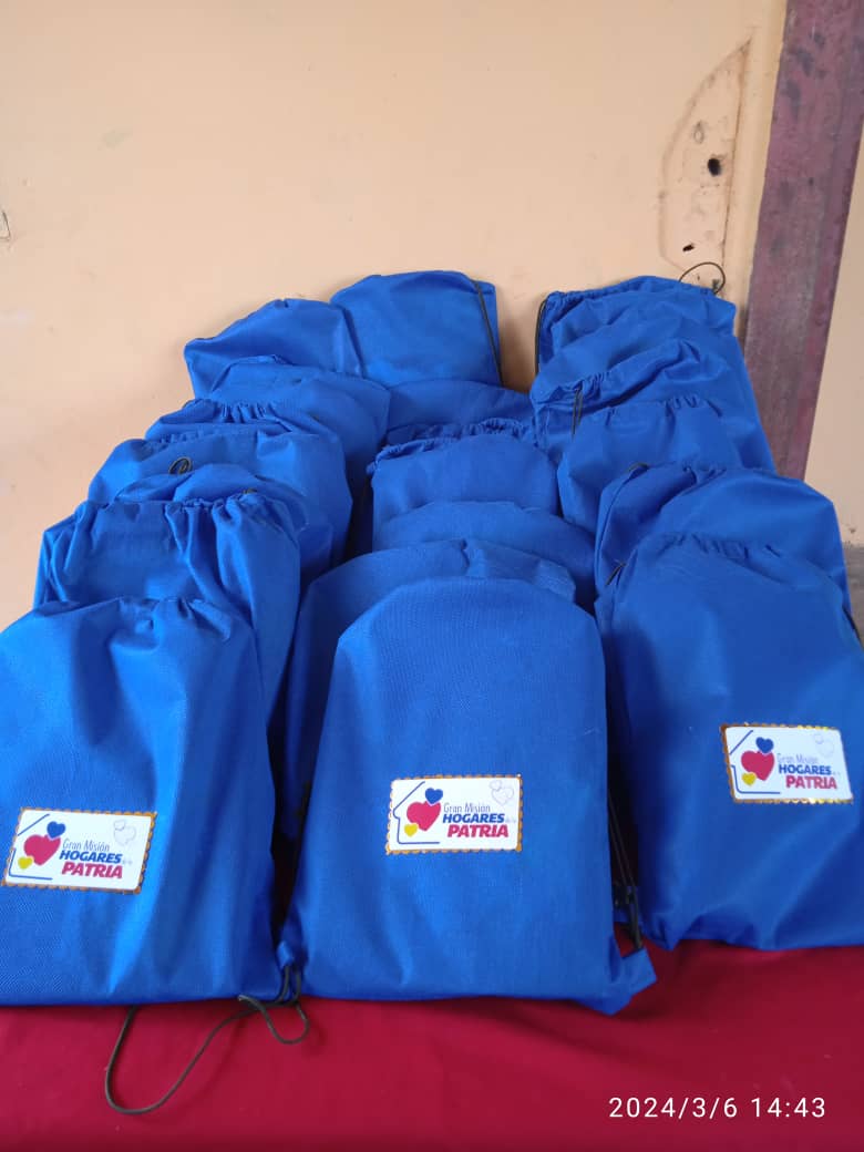 Gracias al presidente <a href="/NicolasMaduro/">Nicolás Maduro</a> queda Inaugurada la primera casa de refuerzo pedagógico de la Gran Misión Hogares de la Patria en la comunidad Santa Juana del estado Apure Municipio San Fernando 
#NadieNosDetiene