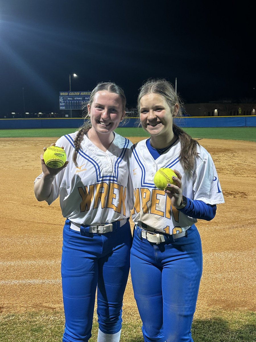 WrenSoftball's tweet photo. Congrats to Freshman- Avaree Collins, and Senior- Maizie Gatlin, for going yard back to back last night!💣 @GatlinMaizie @AvareeCollins27 @OfficialWren https://t.co/uPYCXKP7Pw