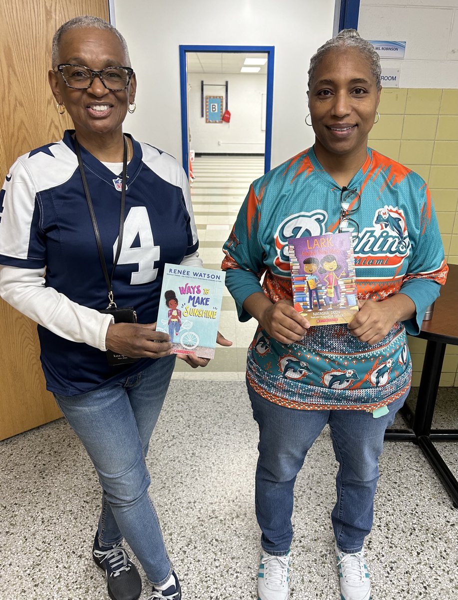 Liz_A_Hester's tweet photo. We might cheer for different sports teams, but we ALL cheer for students to enjoy reading! #HROB #ReadAcrossAmericaWeek #WeAreHCS @CJSmithSharks @MBlountJr @HCS_TitleI https://t.co/s82gpVB3M6