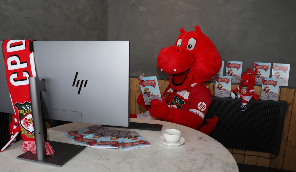 Newyddion Cyffrous! @HP, Wrexham AFC, and @nabuorg have joined forces to launch a bilingual children's book in Welsh/English – called Y Ddraig Lwcus (The Lucky Dragon). A perfect read for anyone looking to brush up on their Welsh, just like Wrex. 🔴⚪ #WxmAFC