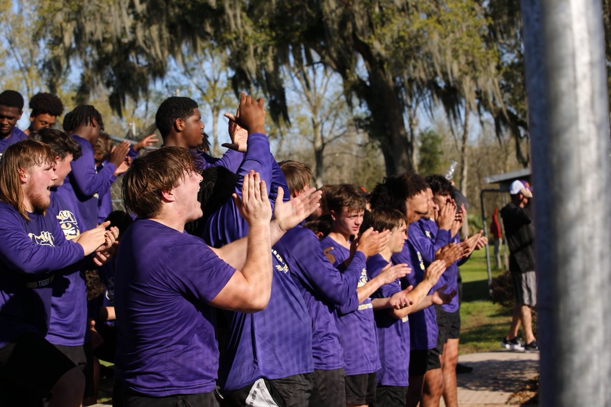 HHStigerSBall's tweet photo. HUGE shoutout to @coachboyne and @HHS_Football for the incredible support today!! We appreciate you! 💜💛 #TigerStrong #TigerFamily #WeAreHahnville https://t.co/nW1bsjpaw9
