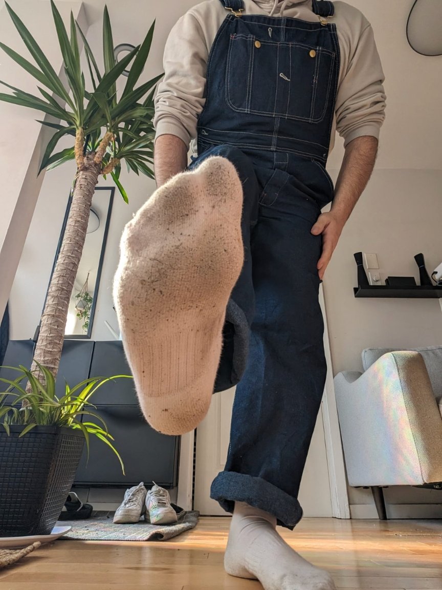 Chavlov_'s tweet photo. #whitesocks #socksfetish #smellysocks #overalls #dickies #gearfetish https://t.co/skf9MadHY0