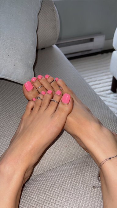 1 pic. 🩷🕊️ pink pedi https://t.co/3xnXtiJZBZ