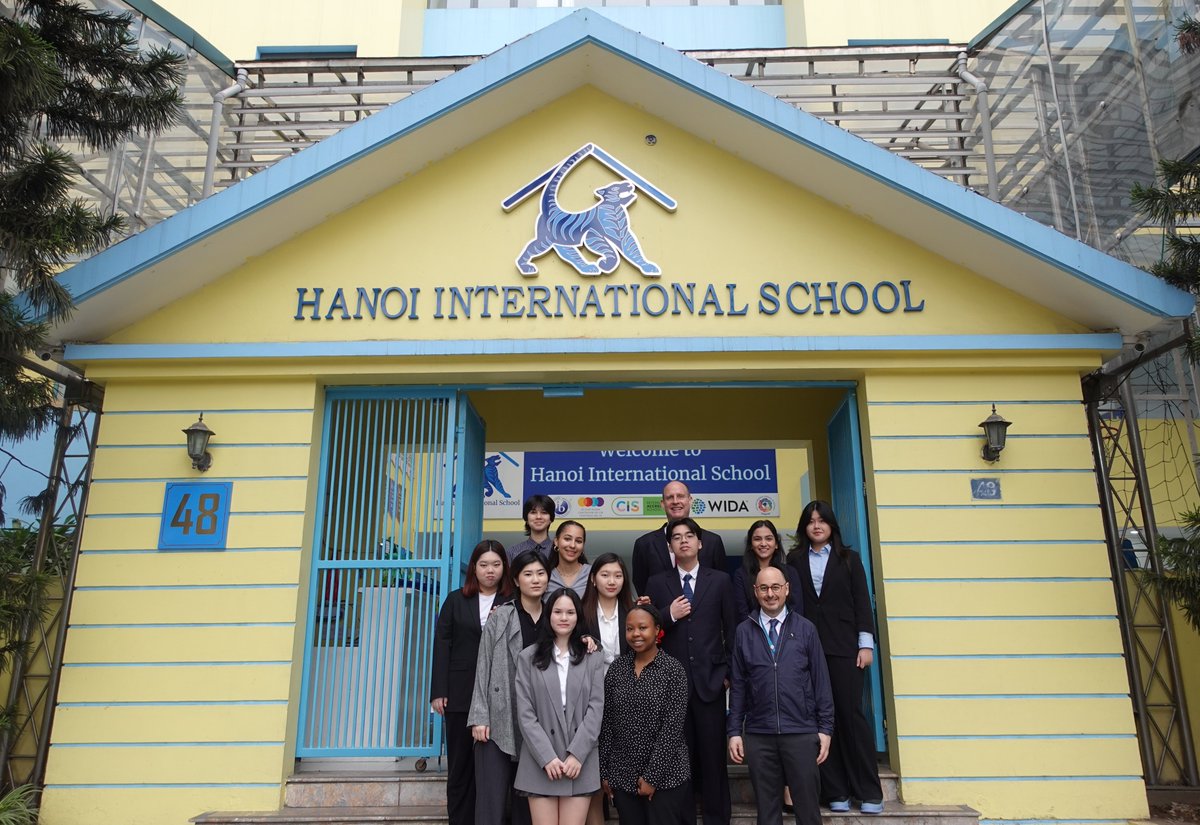 Today we have a group of 10 amazing HIS students heading to UNIS for the annual Model United Nations event.
We are proud of their dedication and enthusiasm to engage in global issues and diplomacy. 
Good luck HIS Delegates!
