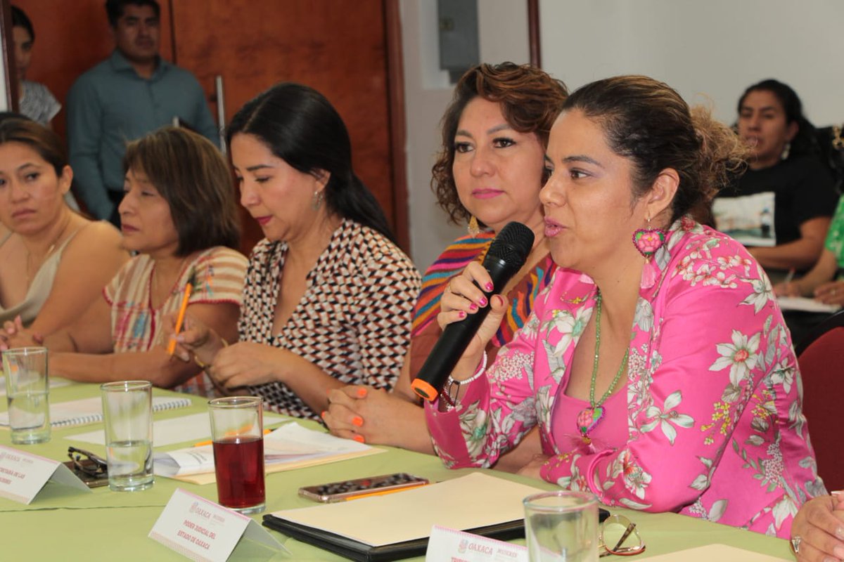 tsjoaxaca's tweet photo. A fin de dar continuidad a los trabajos de coordinación interinstitucional para prevenir, atender y erradicar la violencia de género, la Secretaria de @SM_GobOax, @Elisa_ZepedaOax, tomó protesta a la Pdta. @MagistradaBRJ, como Vocal del #PASEVM. https://t.co/DZ5z2ViXGz