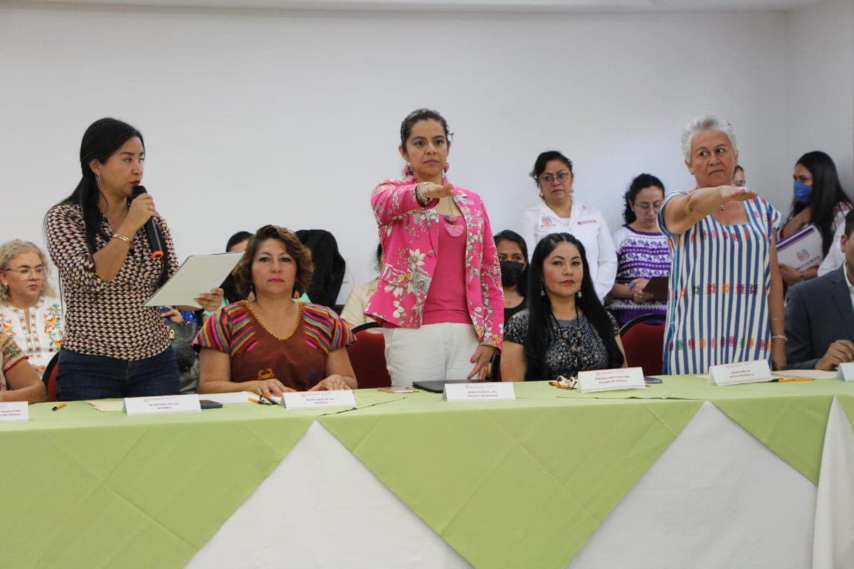 tsjoaxaca's tweet photo. A fin de dar continuidad a los trabajos de coordinación interinstitucional para prevenir, atender y erradicar la violencia de género, la Secretaria de @SM_GobOax, @Elisa_ZepedaOax, tomó protesta a la Pdta. @MagistradaBRJ, como Vocal del #PASEVM. https://t.co/DZ5z2ViXGz