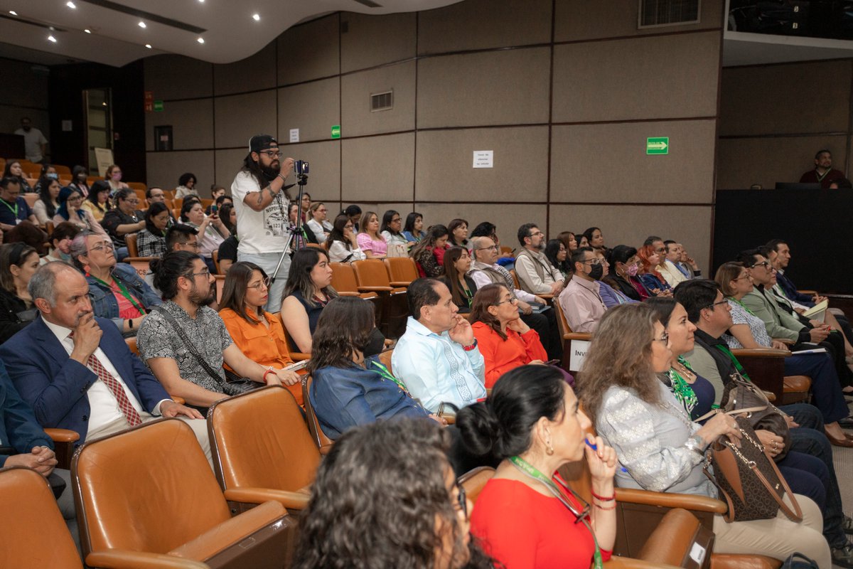 UnADM_Mx's tweet photo. Te compartimos un poco de la presentación del Eje Universitario para la Empleabilidad y Emprendimiento. 

Una estrategia que busca vincular proyectos  de nuestras y nuestros egresados a través del directorio MiPyME y Cooperativas, y ofrecer recursos para la empleabilidad. 🤝🧑‍💻 https://t.co/kcB6xffJBB