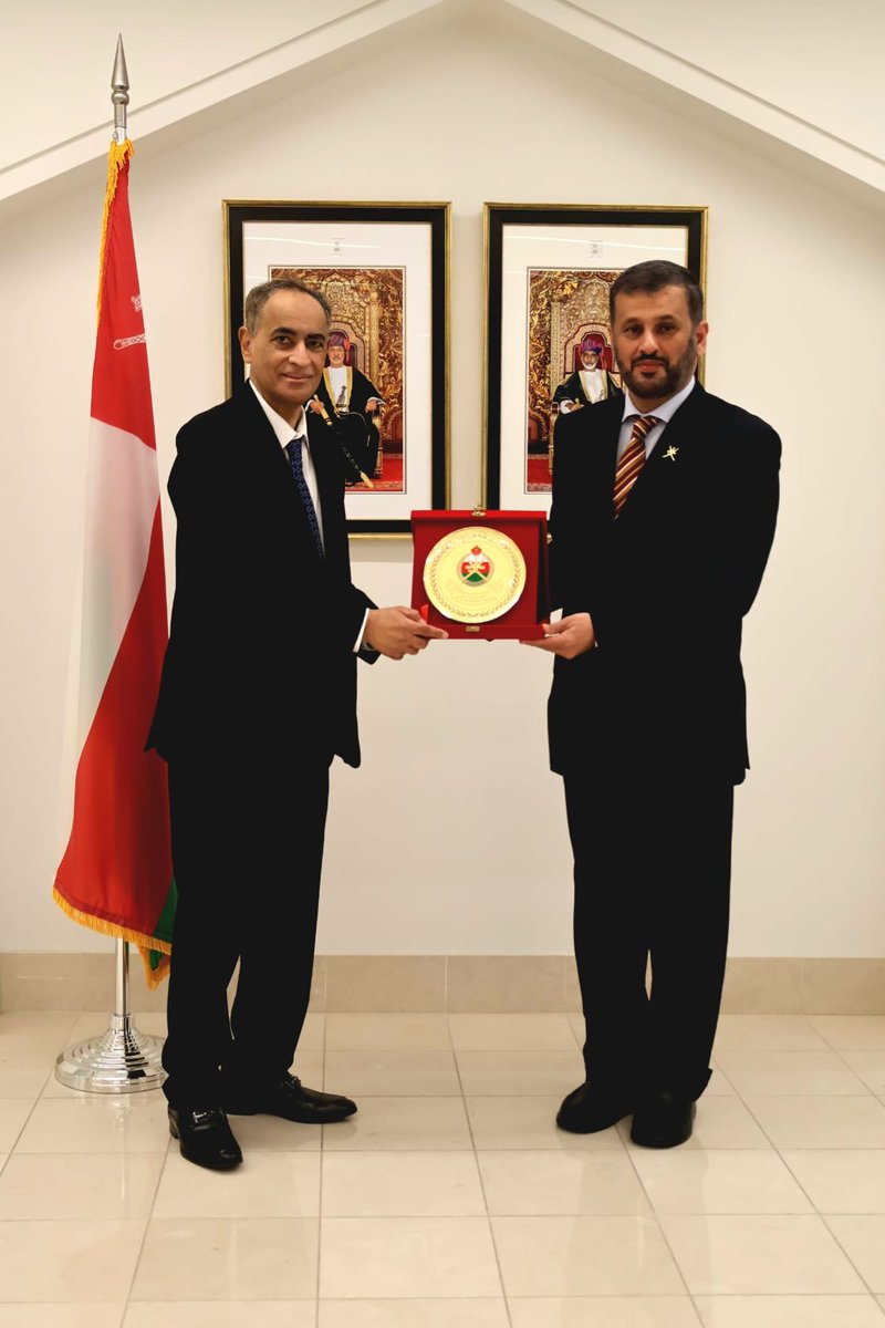 SQCCDC's tweet photo. SQCC was pleased to host an esteemed delegation from the National Defense College in the Sultanate of Oman. During their visit, they had the chance to tour the library and the permanent exhibition.
@OmanEmbassyUSA #SQCC #WashingtonDC https://t.co/awqaSNJ9gw