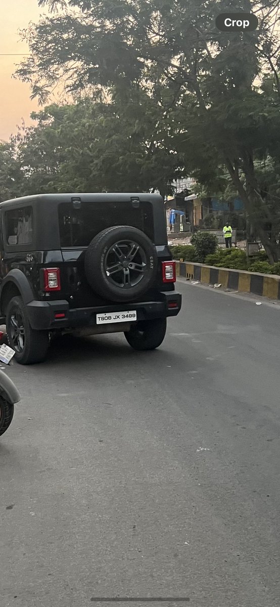 Excellent parking ability !@CYBTRAFFIC opp Varalaksmi tiffins 620 am dlf road !!every vehicle crossing MUST slow down to NOT hit him !!today !!!👏👏👏👏