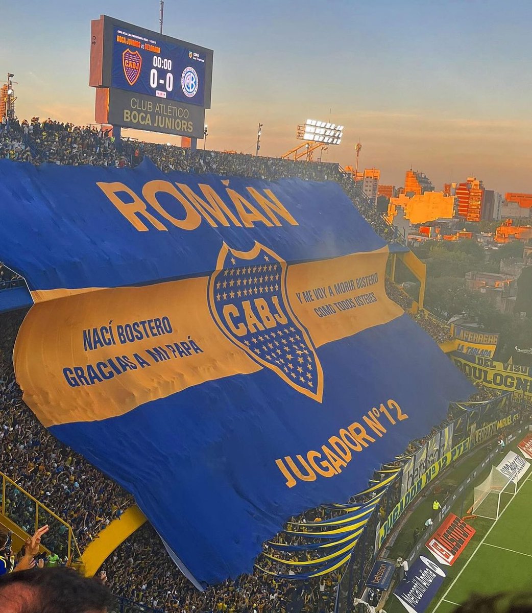 Hace más de 4 años Boca dejó de ser Boca para combertirse en Riquelme fulbo clu"como era de esperar una persona sin estudios sin preparación para conducir al club más importante del continente
Lo transformó en un club de amigos en una sociedad de fomento esto dejo de ser Boca.fin