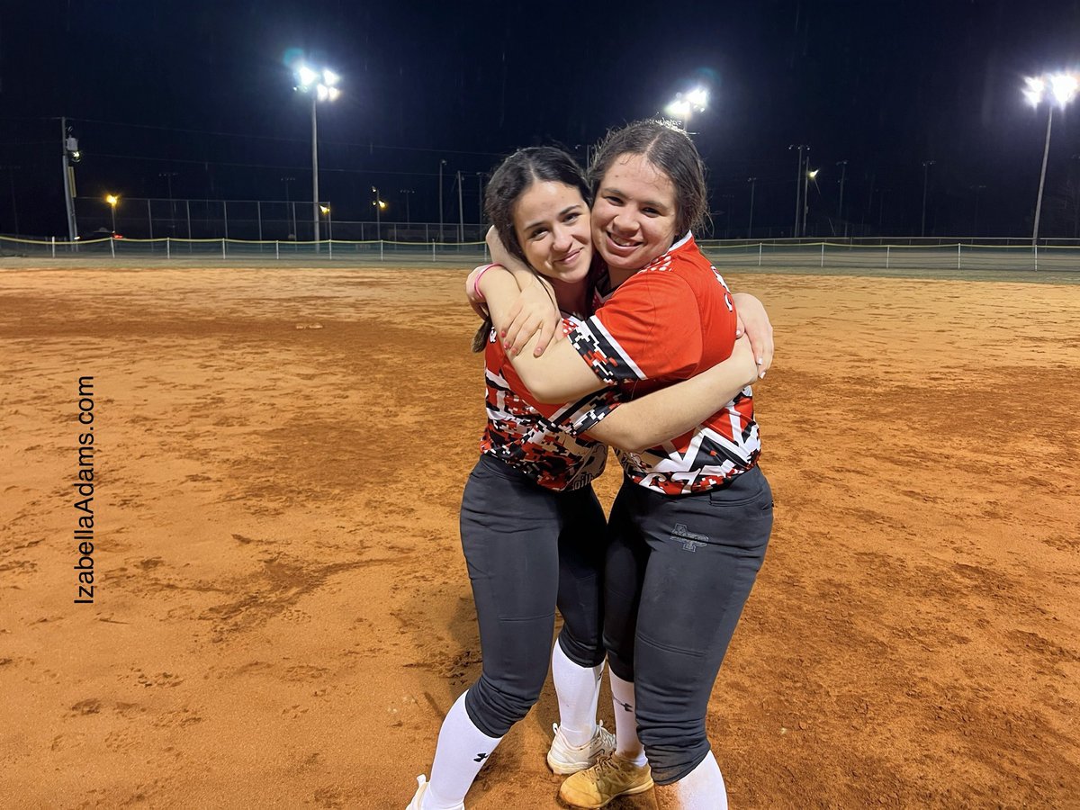 Fun times with my favorite pitcher and bestie, @DaniSteele67 last night at the Gilbert Ballpark. We haven’t played together for a while so it was extra special for us to team up in a scrimmage game and to compete all spring with S.W.A.T.