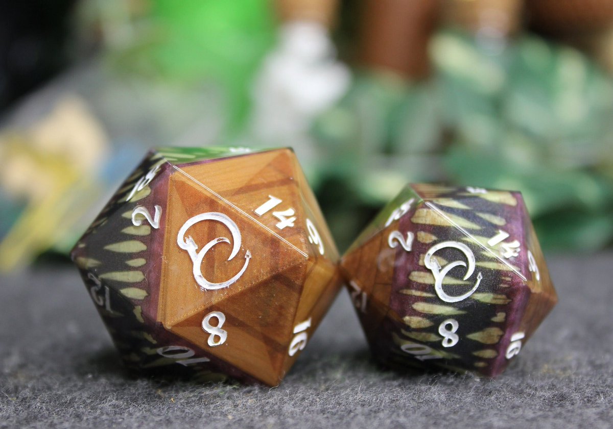 Our mimic dice are ready and looking to go on adventures! 🛡️🗡️
#ttrpg #handmade #dice

dicechaos.etsy.com/listing/169135…