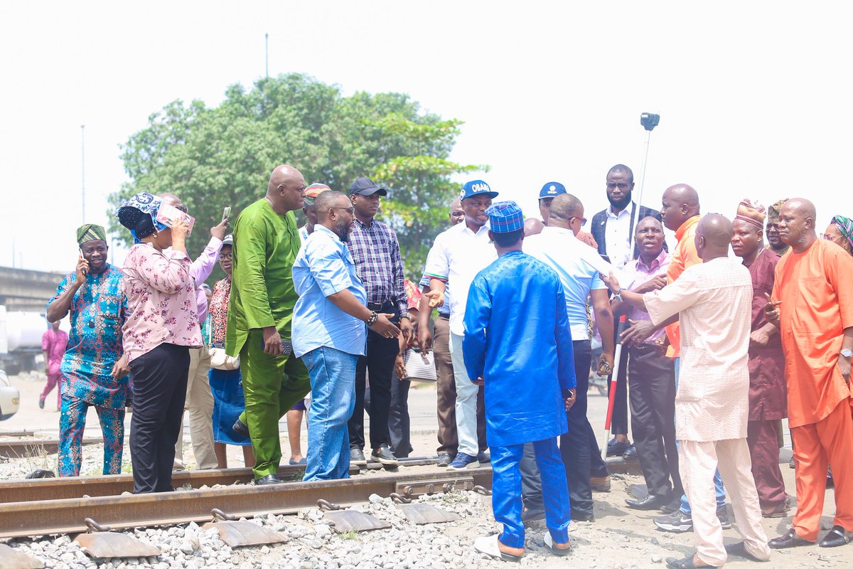 Yesterday, the Department of Boundary Matters in the Ministry of Local Government, Chieftaincy Affairs and Rural Development alongside the Office of the Surveyor-General were at Apapa on site inspection and pick coordinate of disputed areas between Apapa LG & Apapa Iganmu LCDA.