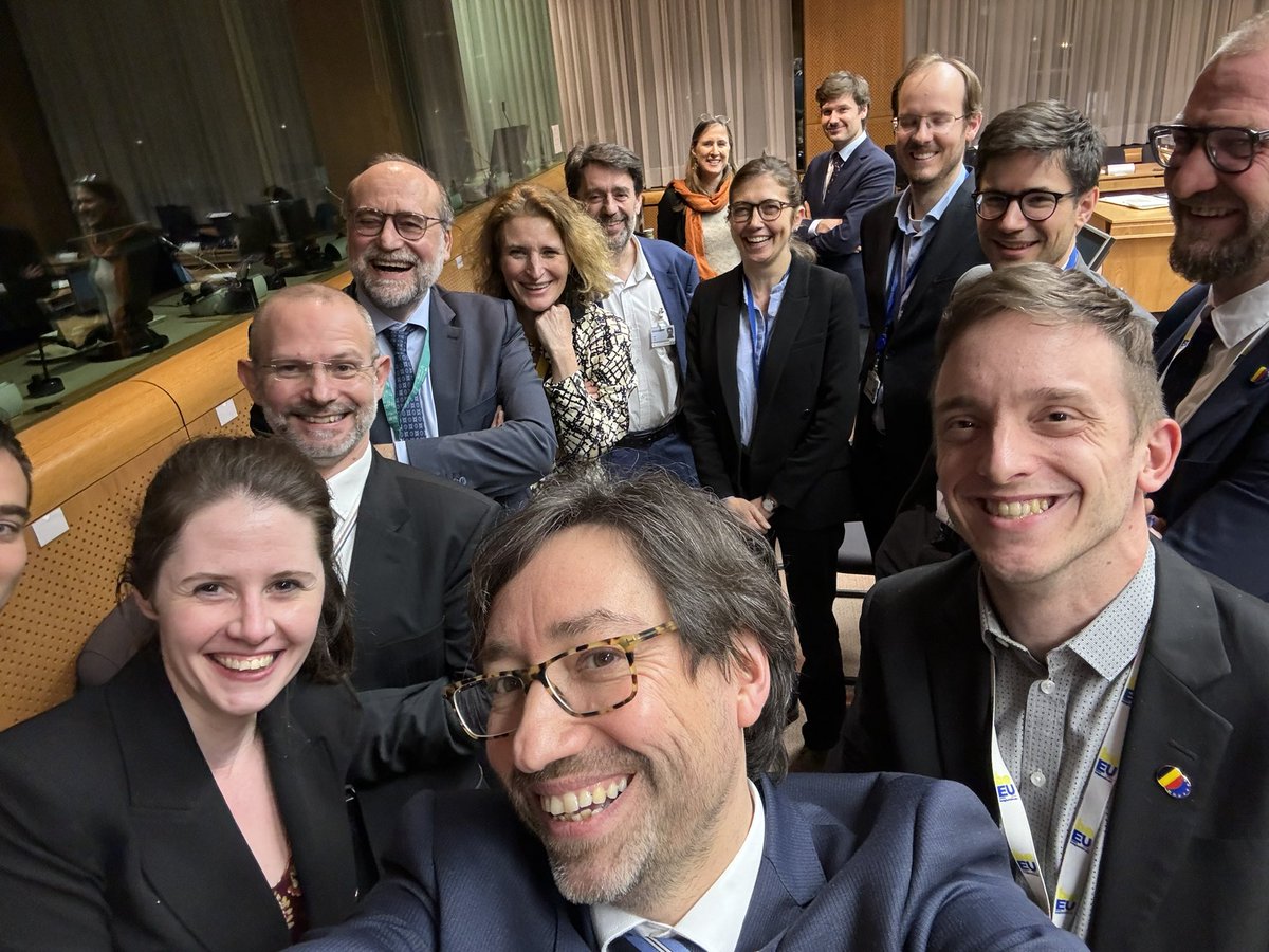 timmermansniels's tweet photo. #BehindTheScenes of probably one of the longest trilogues under the Belgian Presidency @EU2024BE 🇧🇪🇪🇺.
After almost 17 hours, we made an agreement fly on the Single European Sky (#SES2+) ✈️!
Congrats to the negotiating teams of all sides for their willingness to make it work! https://t.co/SpLDz3pkYX