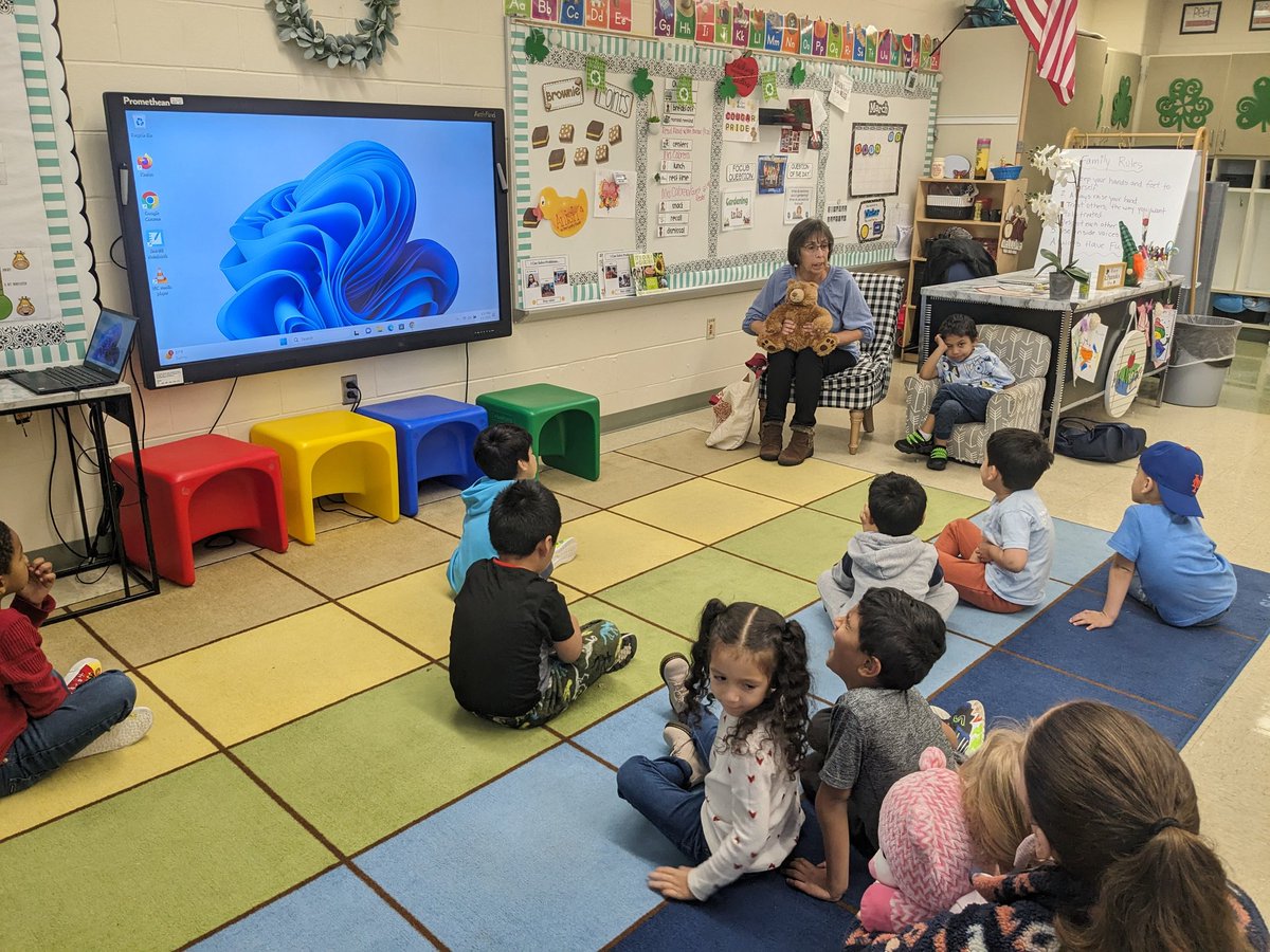 MrsCabreraLP's tweet image. Our preschoolers in @MissNigro 's class were so lucky to have Mrs. Gons read to them today! @NBTPreschool @LivingstonPark #RAA2024 #GuestReader #NBTeamPreschool