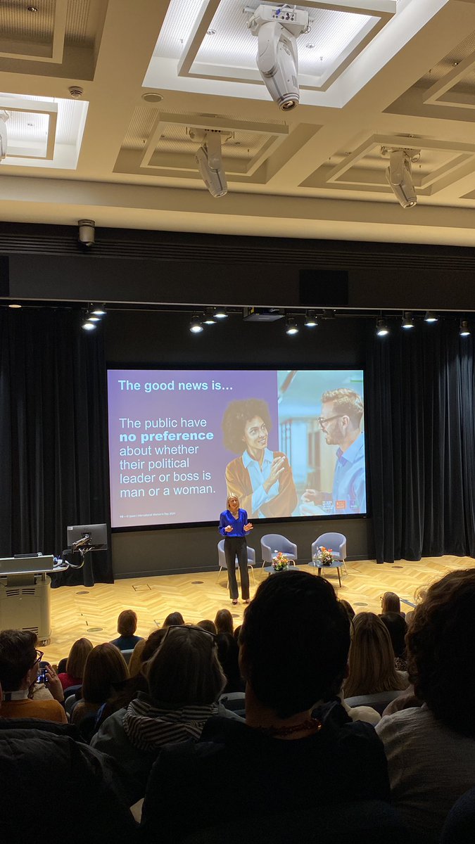 @KellyIpsosUK explains, whilst the public have no preference about whether their political leader or boss is a man or woman, experience matters.   The more people have experience of both male & female leaders, the less likely they are to care about their leaders' gender.   (5)