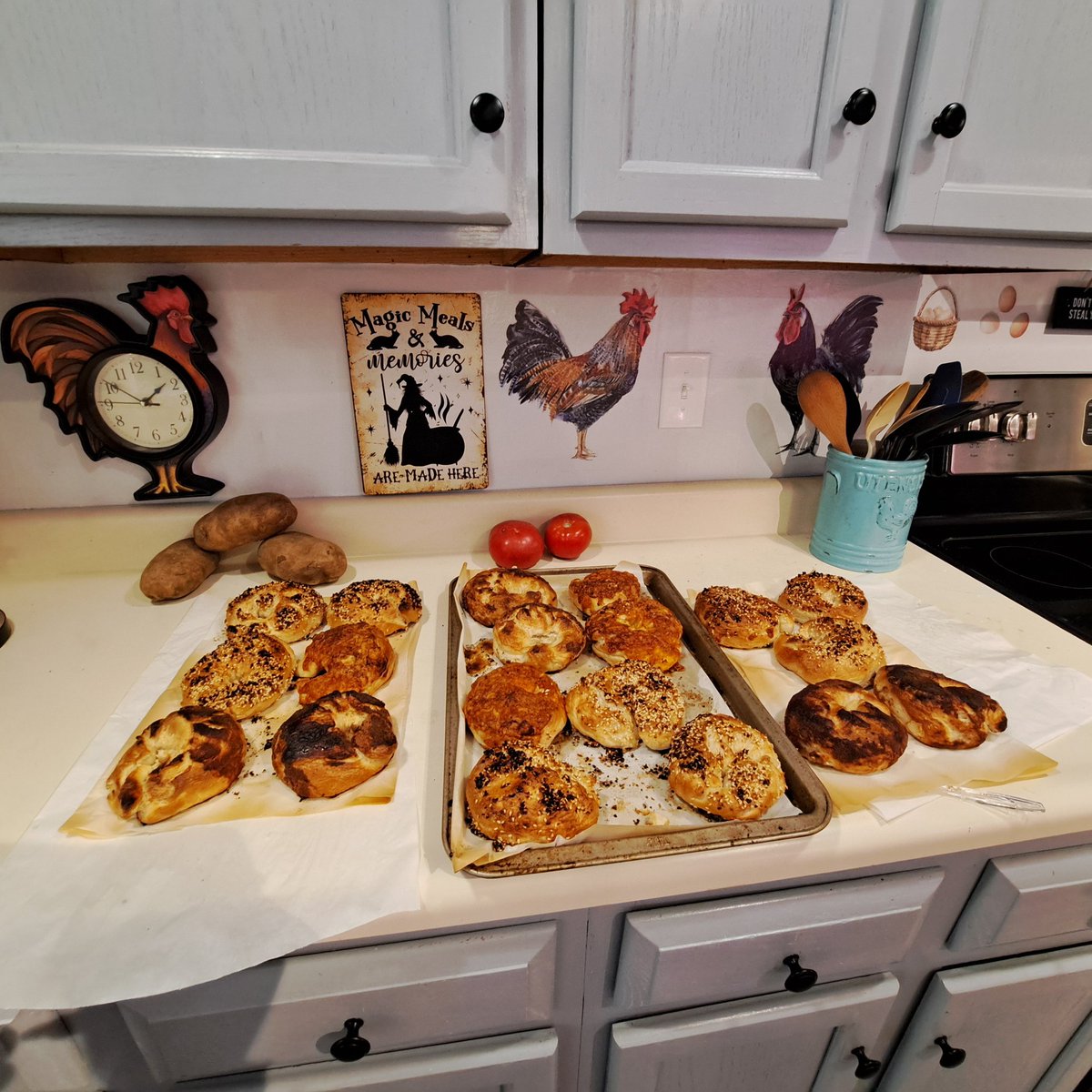 LadyTKentucky's tweet photo. Bagel day... groceries are sky high in Appalachia so we took ta makin our own bagels and bread! 3 dollar's worth of ingredients equals 20 big boiled n baked bagels! #SmartMoney #cookyourown #homebaked https://t.co/FyH62uWZ78