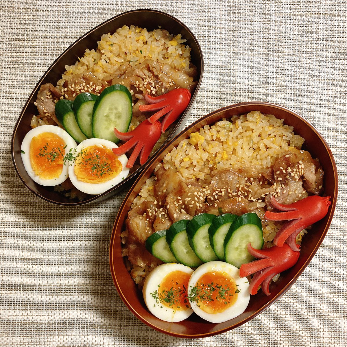 おはようございます
今日のお弁当は「肉のせチャーハン弁当」です

昨日は
お一人さま平日休みだったから
お弁当も休んだのさね

休みが一日くらいじゃ疲れとれない
休みくだs……

仕事いってきマース！

#お弁当記録 #お弁当 #弁当 #曲げわっぱ #のっけ弁当 #obento #bento #姐さんちの今日のお弁当