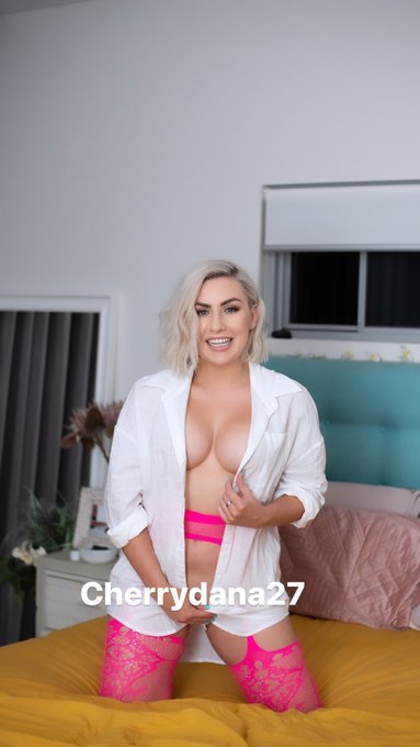 Not sure you can handle this set 😅  Dropping this tomorrow.. check my bio 📸 https://t.co/5rTnZUWCAA