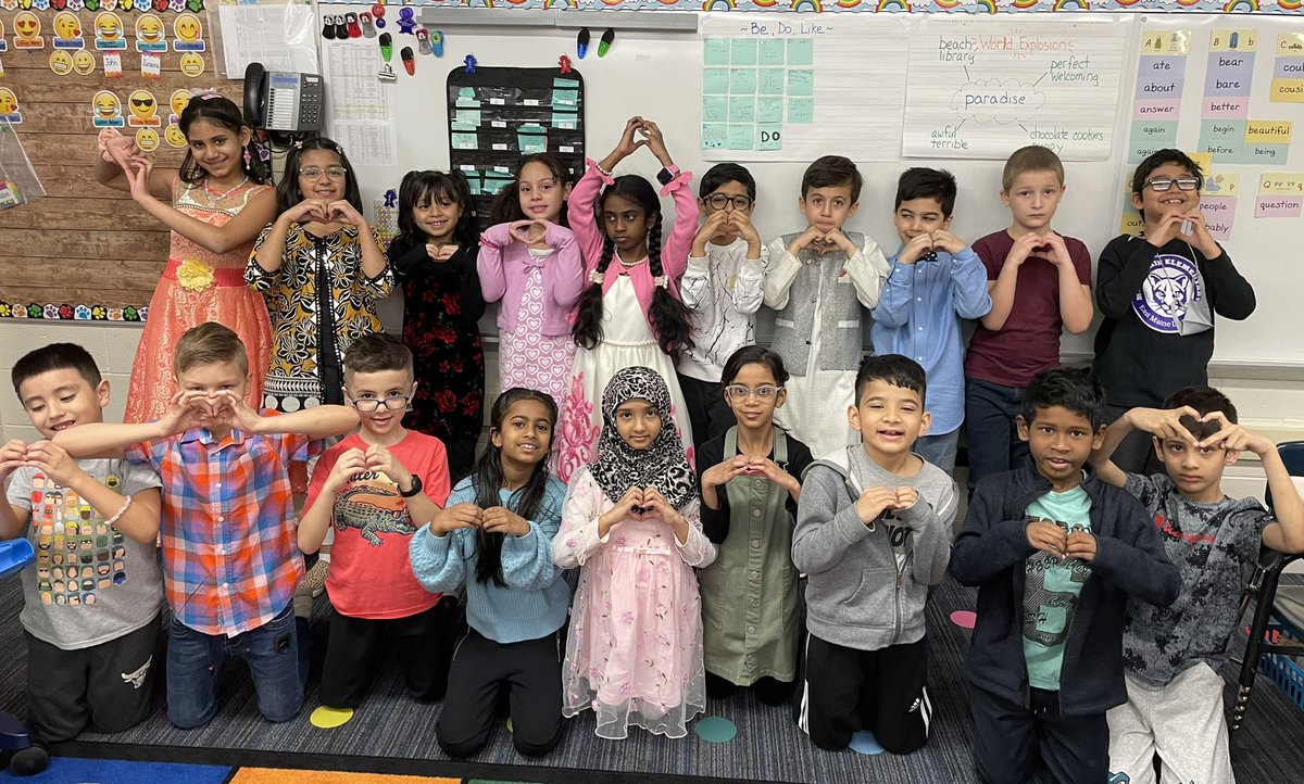 Smiling Cougars! It’s picture day! <a href="/sussman_howard/">Howard Sussman</a> <a href="/EllianEydis/">Ellian Eydis</a> <a href="/MarkTwainD63/">Mark Twain School</a>