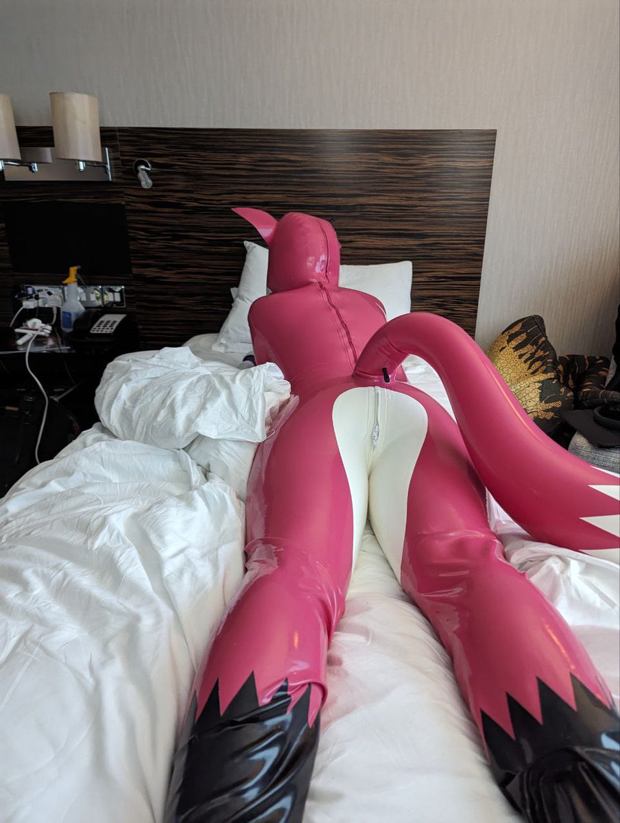 LewsADimension's tweet photo. Rubber butt

#rubber #rubberfur https://t.co/aIgVpvuI2C