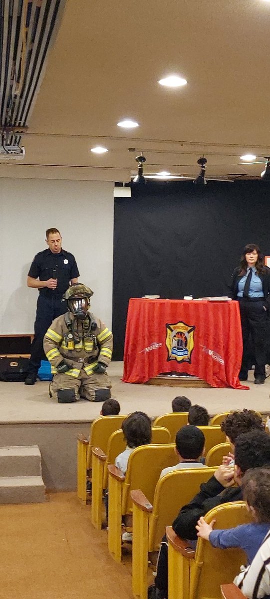 WindsorFire1's tweet photo. #PublicEducation and #FireRescue had a great morning educating Staff and Students at Al-Sadeq Academy on #SmokeAlarms #Calling911 #EscapePlanning #StopDropandRoll #carbonmonoxide bc https://t.co/ZuWGtBPq96