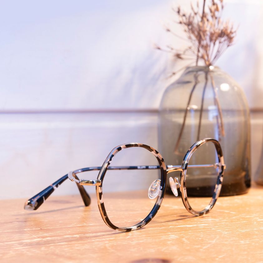 opAudioVision's tweet photo. 👓
Les ulleres @joolylunettes són una excel·lent elecció per a aquells que busquen un #estil modern i sofisticat sense comprometre la qualitat i la comoditat.
Aquestes ulleres destaquen pel seu #disseny.
#joolylunettes
Com no, a #opticasAudiovision❗
a #Alzira i #Carcaixent https://t.co/ZZiDpfsA0J
