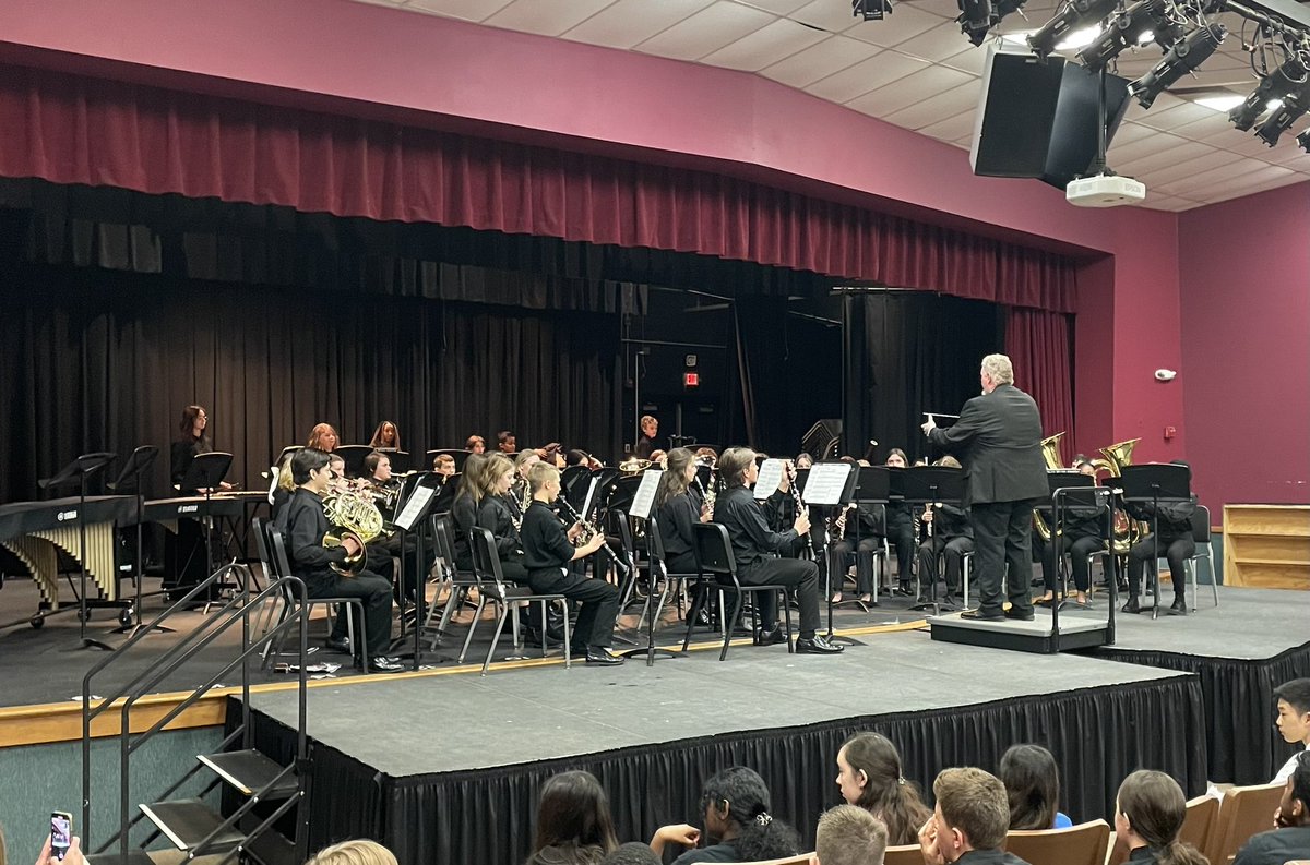 timberwolfband's tweet photo. Congratulations to both our 8th and 7th grade bands for receiving Superior “1” ratings at the St. Louis Suburban Missouri Music Educators Association Large Ensemble Festival! 🎶🎊 This is a fantastic achievement. We are so proud to be your directors! 😊💚💛 https://t.co/Y5rUgHe919