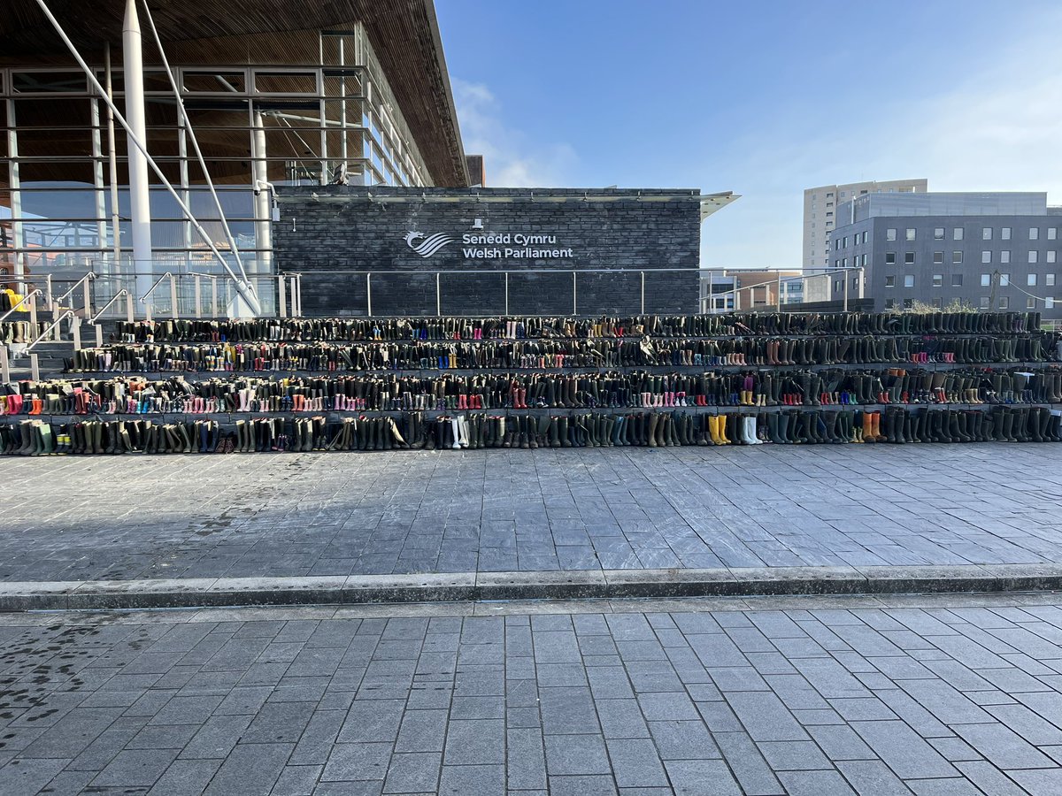 Tom_thebryn's tweet photo. Absolutely proud to part of the Welsh farming industry. What a display, with showed how strong and unified Welsh farmers are. @NFUCymru we did a fantastic job! #welliestothesenedd #wearewelshfarming https://t.co/sFaMKZlSSU
