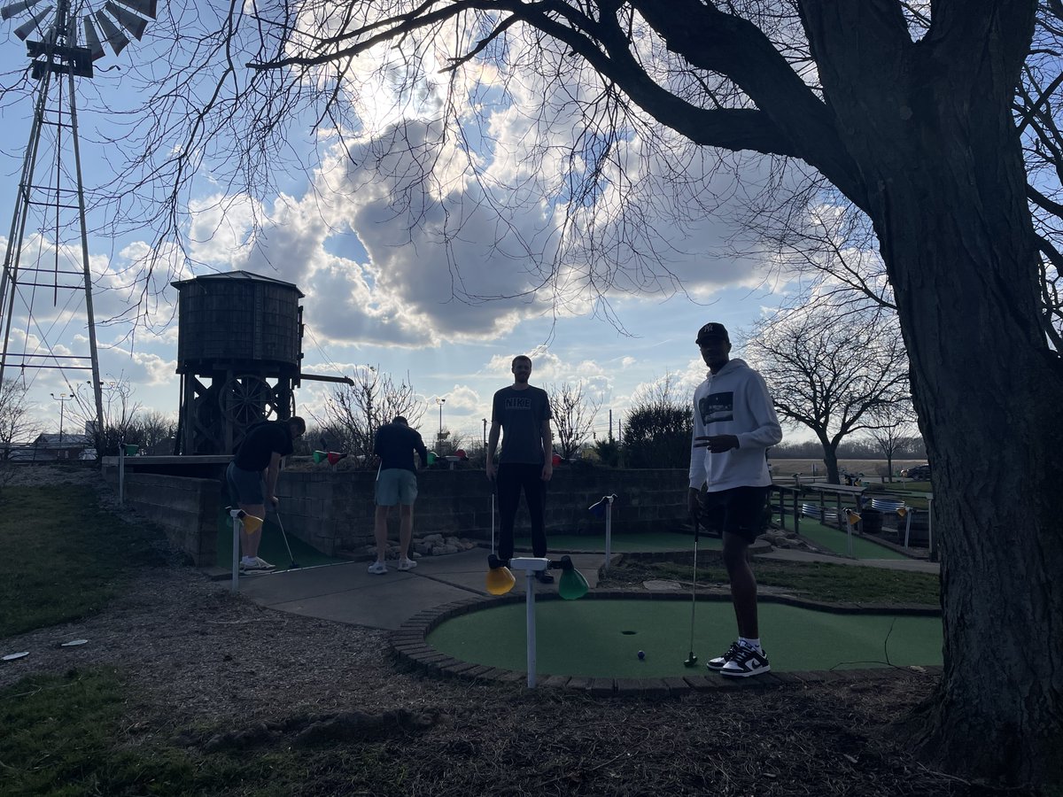 While the rest of @cedarville is on spring break we've been busy in the gym. But we did get out for a little Putt Putt competition @youngsdairy and a great post-win breakfast at Ellie's in the @MillsParkHotel!
