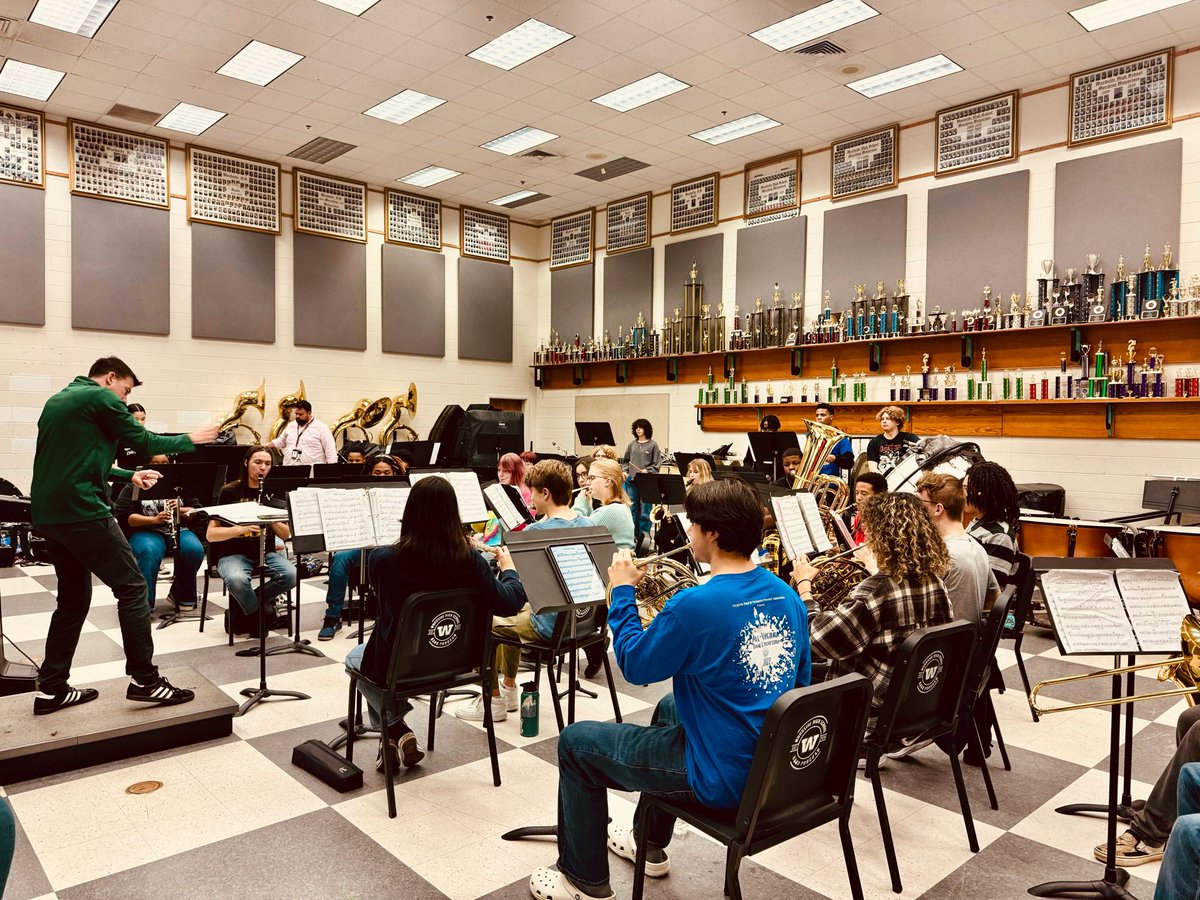 Woodside_Band's tweet photo. Thanks you Dr. Kopczynski from @unccharlotte for stopping by and working with our students today. It was a great opportunity to get some feedback and hear about what the UNC-Charlotte has to offer! 
#woodsideband
#woodsidepride
#miosm https://t.co/9b4MHKO4Ih