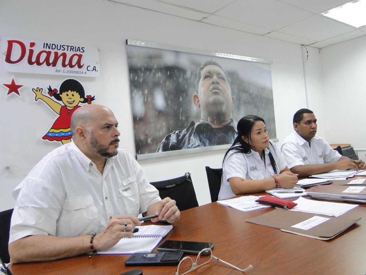 subcomlaboralAN's tweet photo. Por instrucciones de la diputada Luz Chacón,pdta de la subcomisión laboral y seguridad social de la AN. Hoy se le dió continuidad a la  mesa de trabajo de Industrias Diana y grupo Venpal. Se revisaron  varios puntos muy importantes para el avance de la producción.@laproletaria https://t.co/U31m7KUf5E