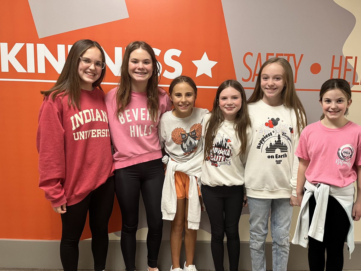 Mrstrees's tweet photo. These Huskies are ready to hit the mat at the UCA All Star Cheerleading Championship in Orlando! Wish them luck as they compete Saturday and Sunday. Go Dawgs! @hhschuskies https://t.co/sq8pQeNQHn