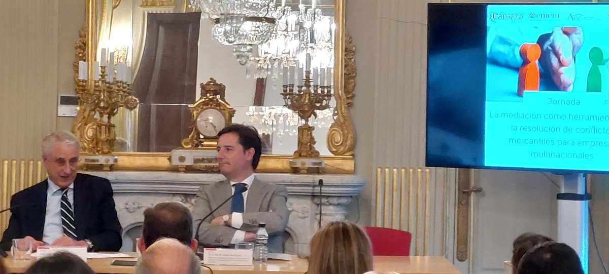 JavierJUgarte's tweet photo. Secretarios Generales #AlejandroHalffter y #AdolfoDíazAmbrona, respectivos Centros #MediacionEmpresarial @CamaradeMadrid y #CamaradeEspaña inauguran jornada resolución conflictos mercantiles con full house en sede histórica e insisten su divulgación y apoyo como tarea principal https://t.co/sROpXaxsXJ