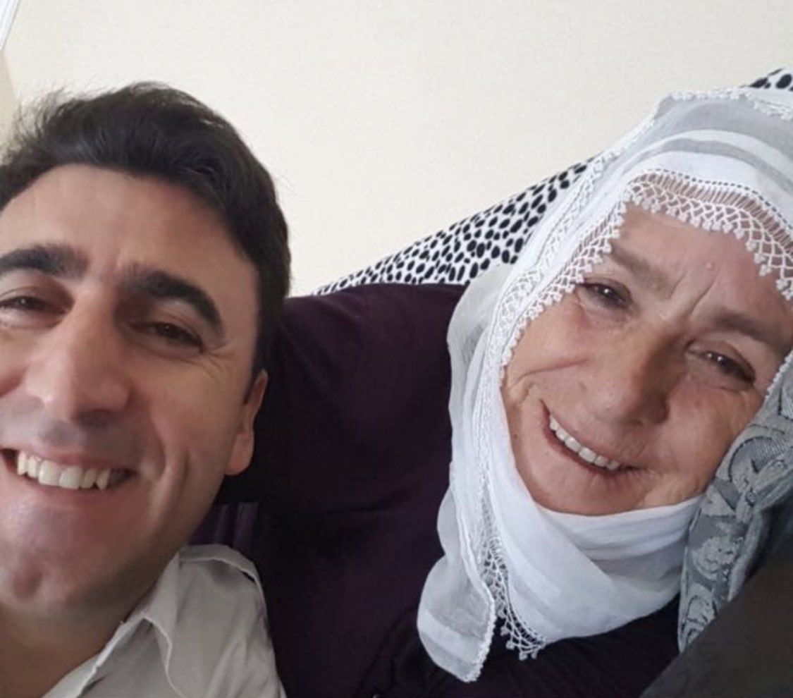 Hiç bir dil özlemi taşıyacak kadar güçlü değil. İnsan bu yüzden özledikçe sessizleşir.  07.03..