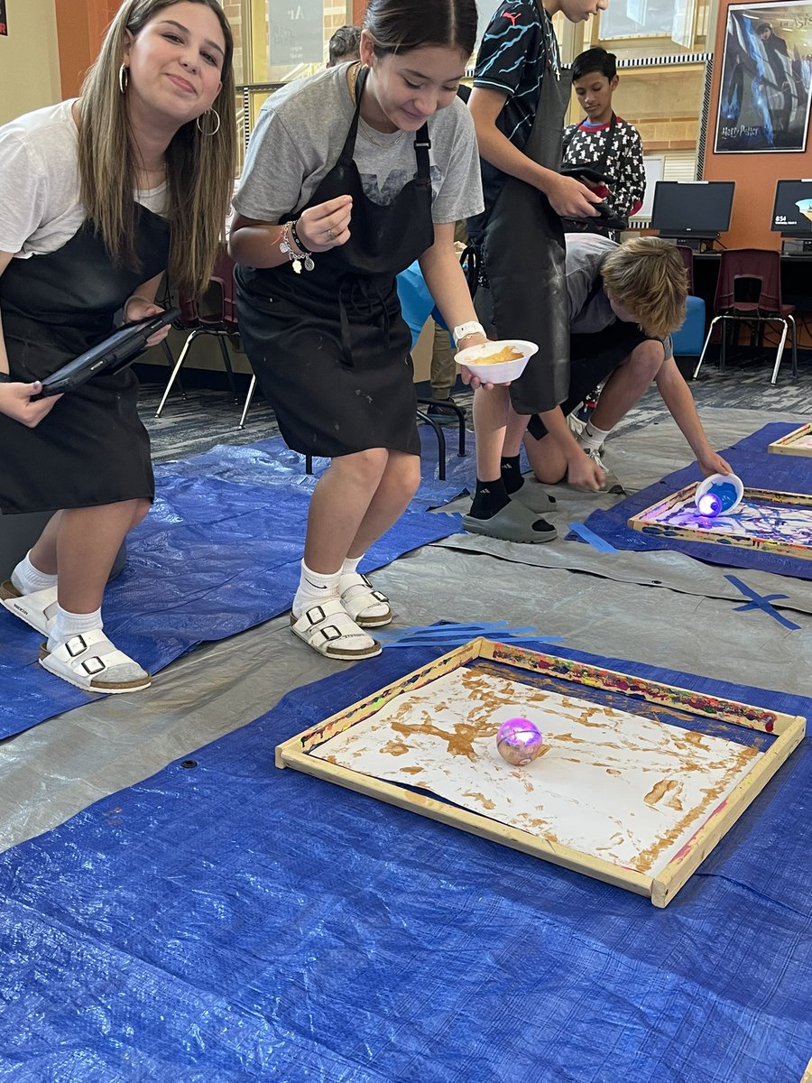 BMSS_LIB's tweet image. What makes the library better?  Abstract art with robots! @BoerneISD @BoerneMSSouth