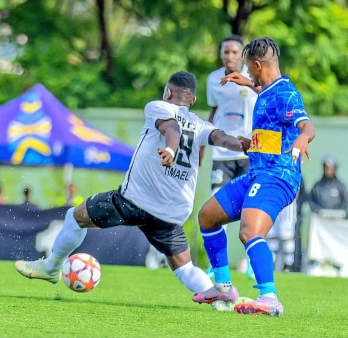 ephremkay's tweet photo. Ferwafa yandikiye Rayon na APR ko match yayo ikuwe saa 18h00 ishyizwe saa 15h00 kuwa6,kubera amatara atameze neza
■Koko Amatara afite ikibazo?
■ Niyo yibwirije?Kuko matches nyinshi zimaze igihe zikinwa ku matara
■Ni nde ubifitemo inyungu?
■ Ni nde bibangamiye ?
@TV1Rwanda https://t.co/b9taDt38UX